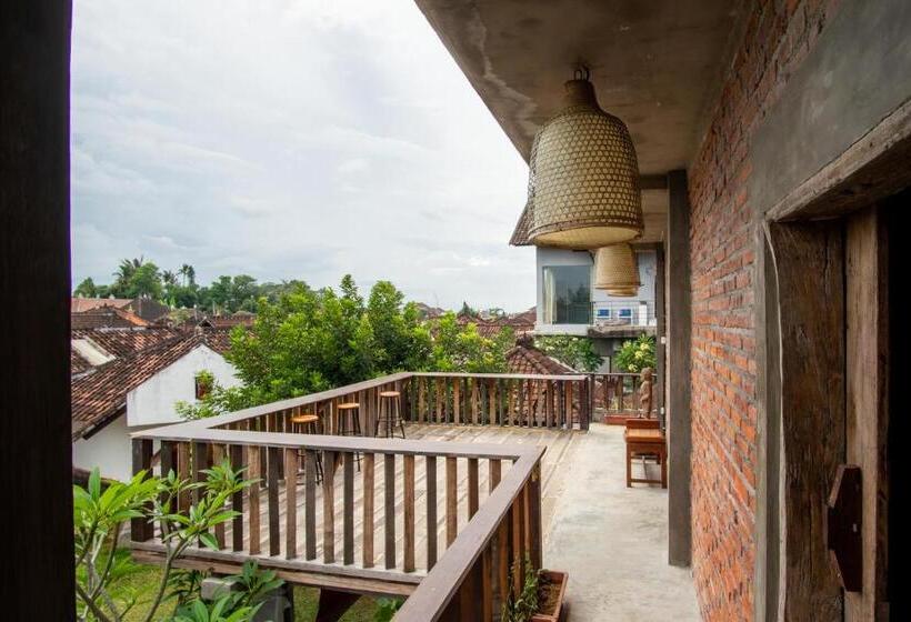 Пансион Rumah Paros & Gallery