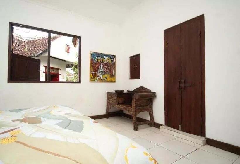 Majatalo Rumah Paros & Gallery