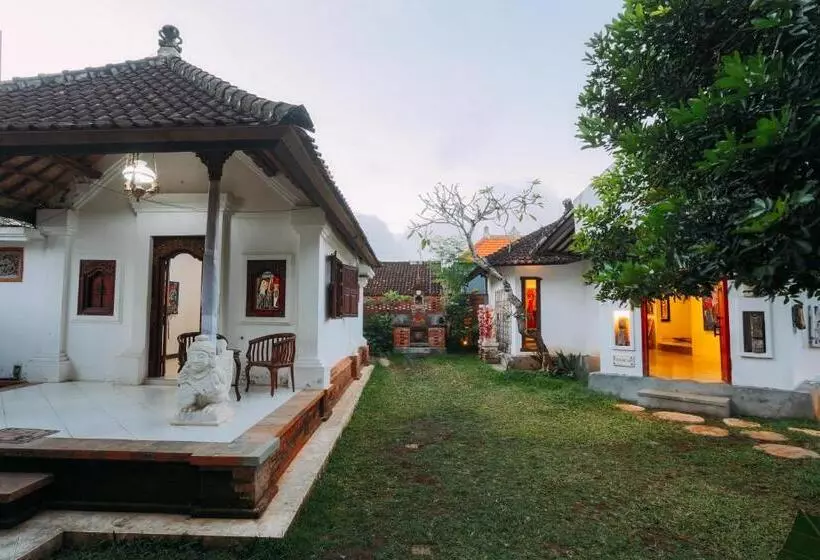 Majatalo Rumah Paros & Gallery