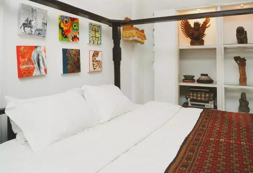 Majatalo Rumah Paros & Gallery