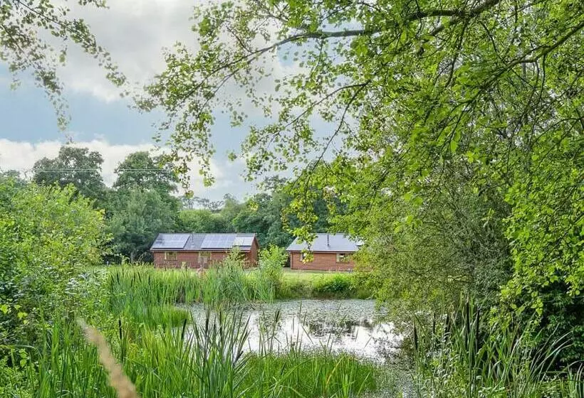 Lomakeskus Ford Farm Lodges
