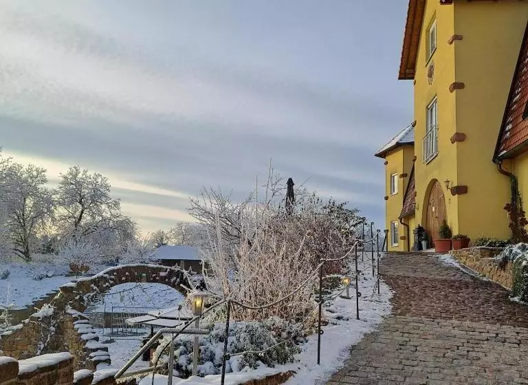 Hotelli Ferienwohnung Castellberg