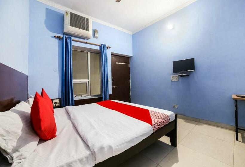 ホテル Oyo 67226 Om