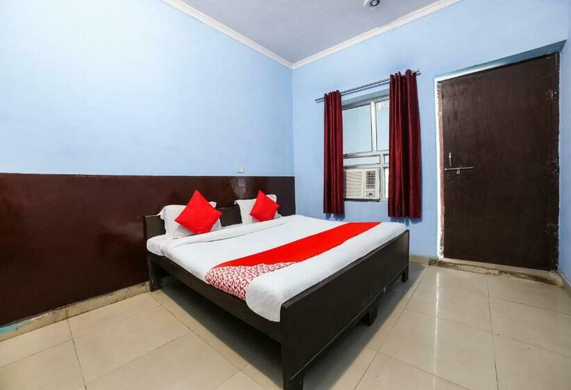 ホテル Oyo 67226 Om