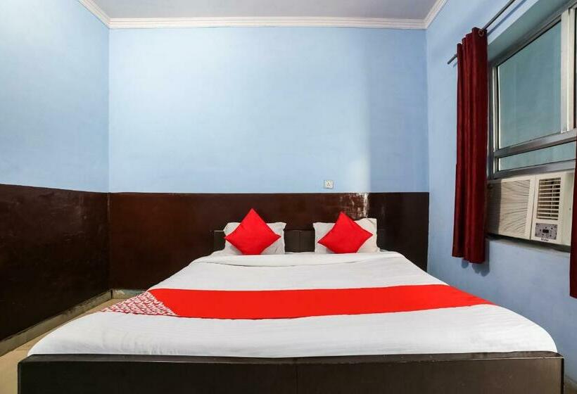 ホテル Oyo 67226 Om