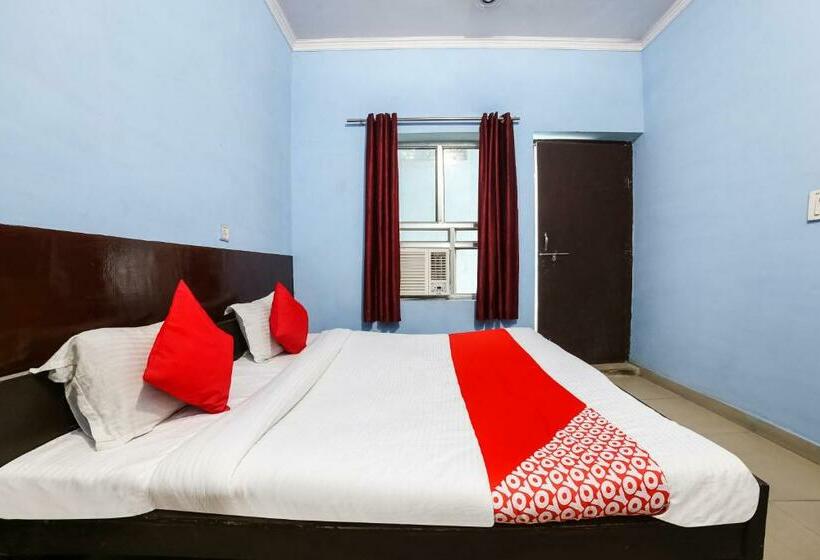 ホテル Oyo 67226 Om