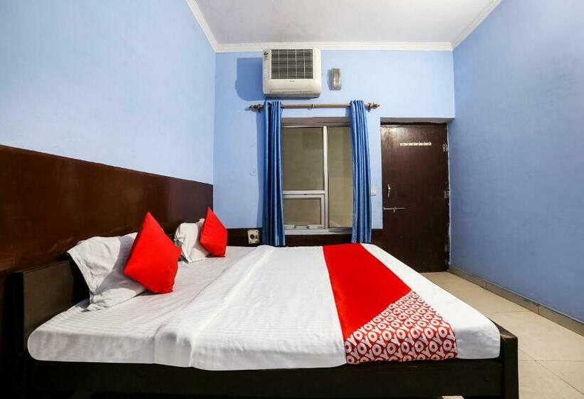 ホテル Oyo 67226 Om