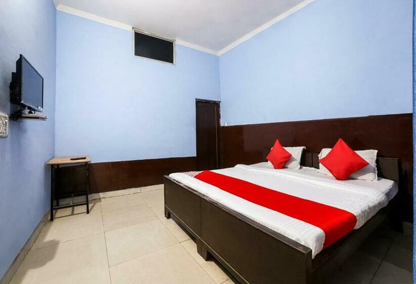 ホテル Oyo 67226 Om