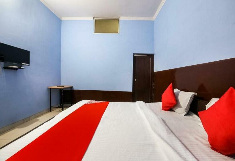 ホテル Oyo 67226 Om