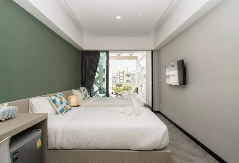 هتل Yanud Residence