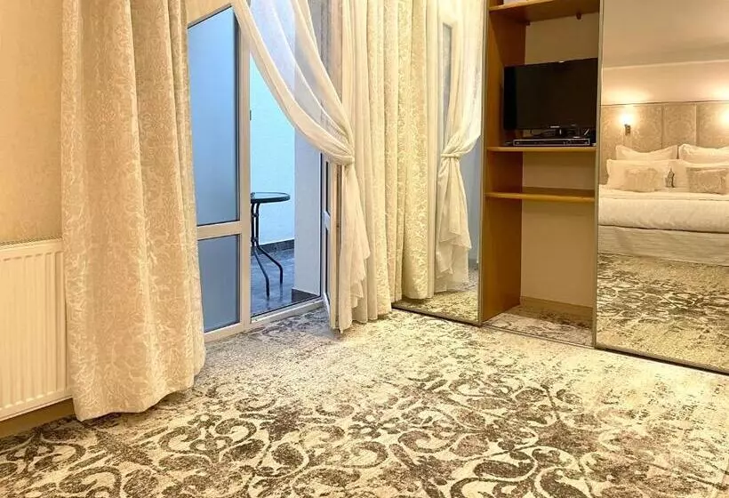 Penthouse Apartment In Hotel Eney