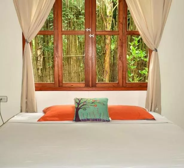 ユースホステル Casa Silvestre