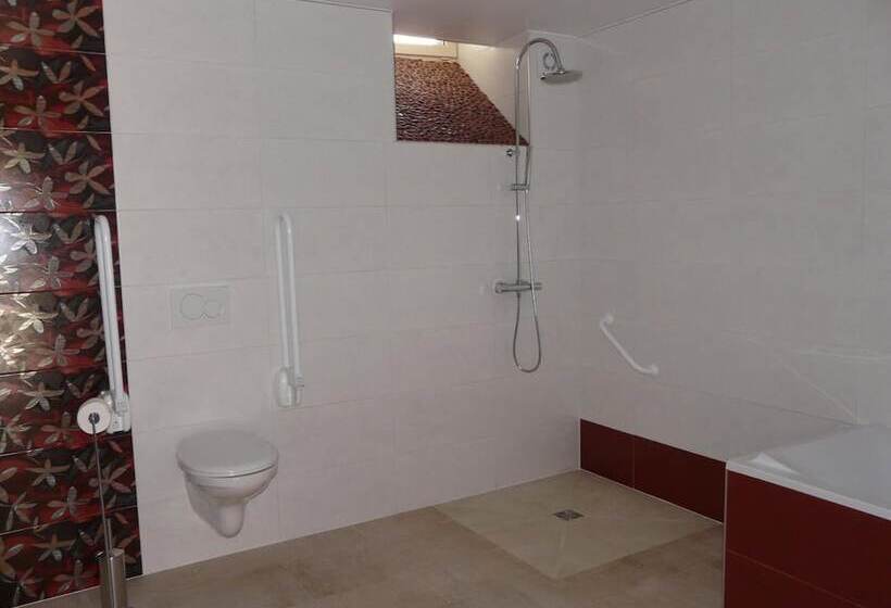 住宿加早餐  La Promenade