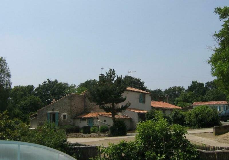 住宿加早餐  Le Puy Babin Chambres Familiales à La Ferme