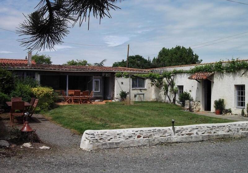 住宿加早餐  Le Puy Babin Chambres Familiales à La Ferme