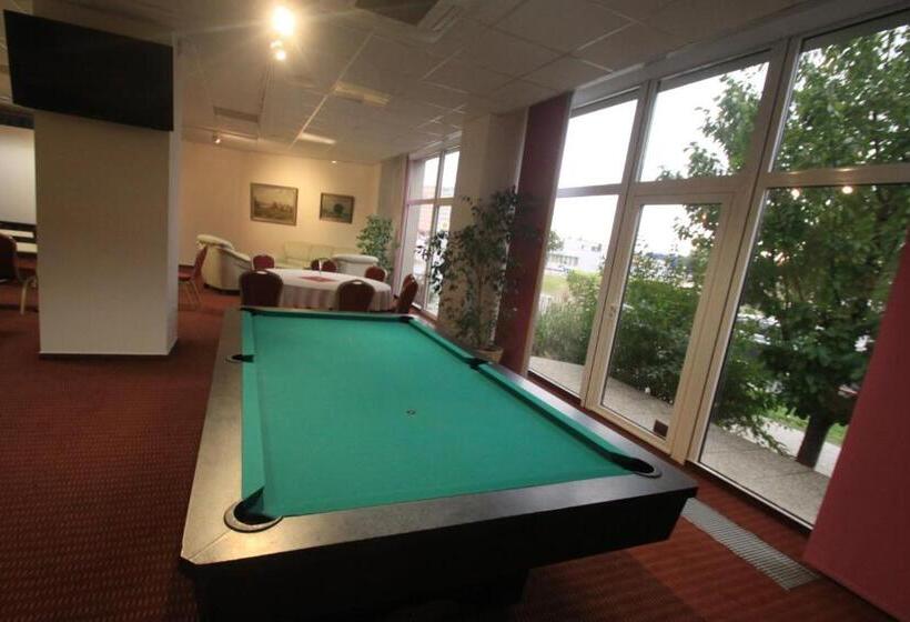 فندق City  Galanta