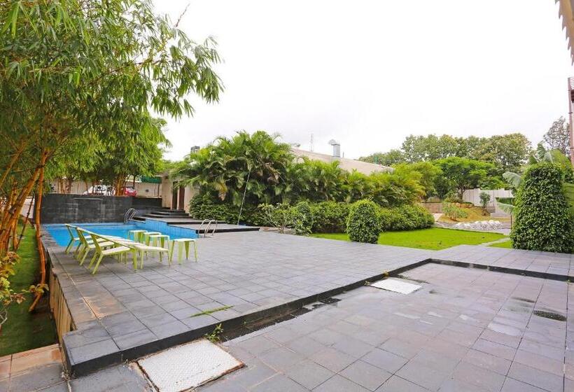 ホテル Oyo 7386 The Oasis