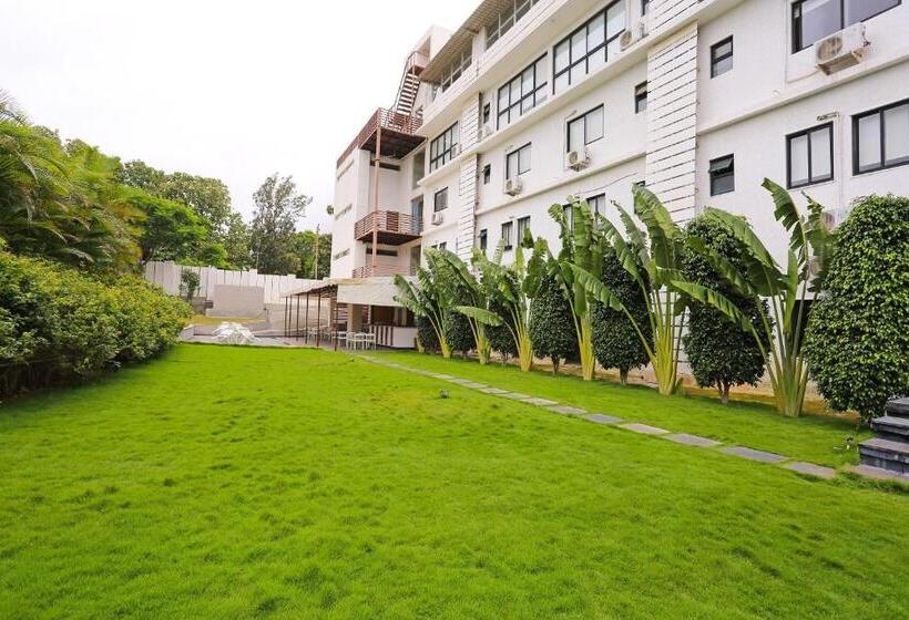 ホテル Oyo 7386 The Oasis