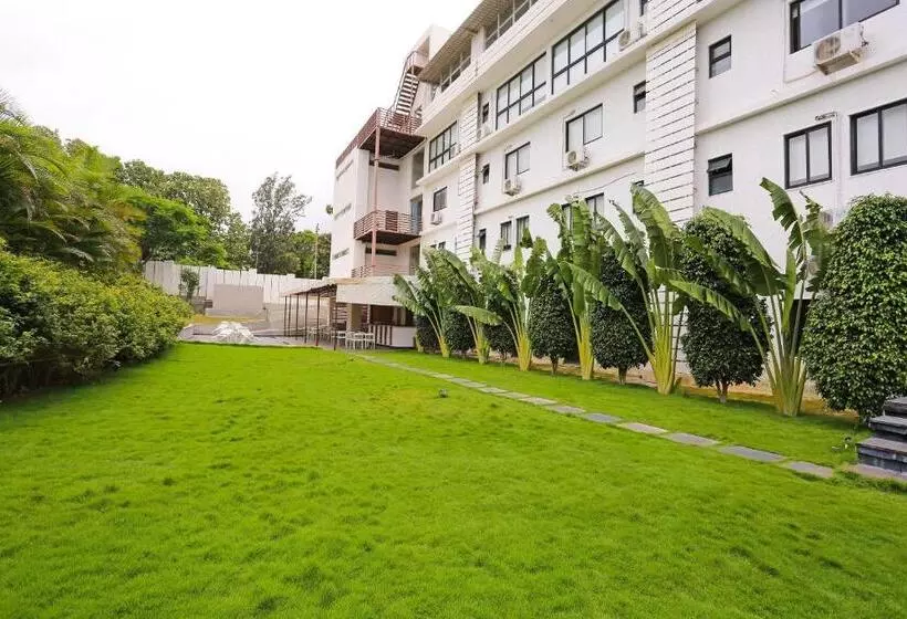 Hotelli Oyo 7386 The Oasis