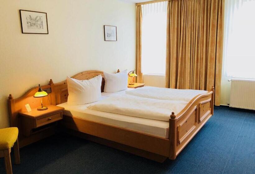 Otel Waldhaus Oelper