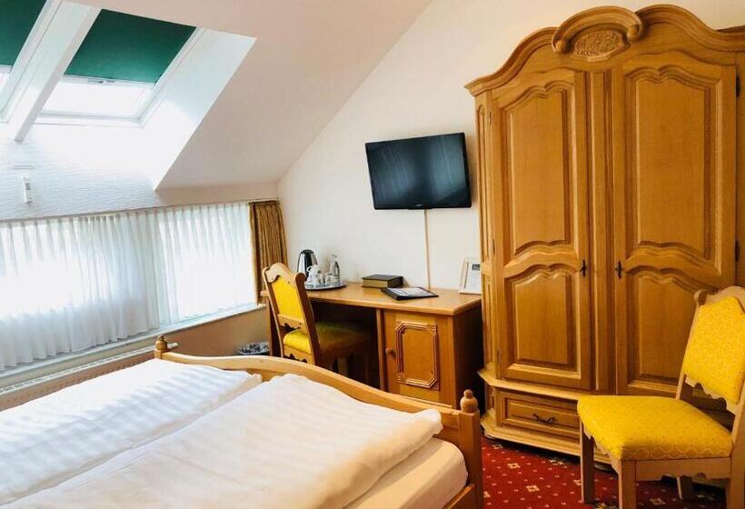 Otel Waldhaus Oelper