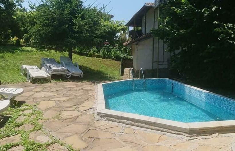 Pensión вила чевермето