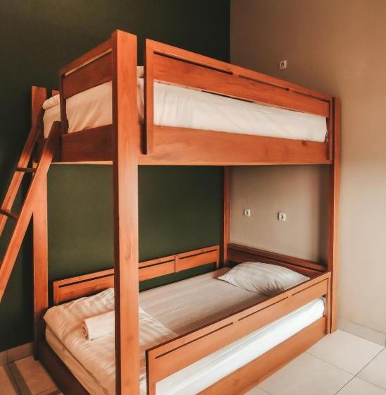 פנסיון Escape Bajo