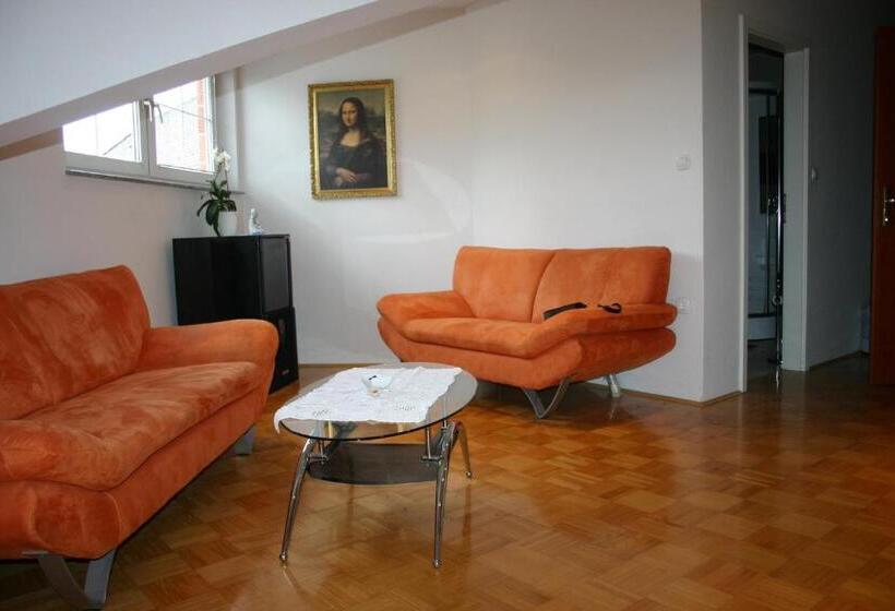 پانسیون Gostišče Guest House Stari Hrast