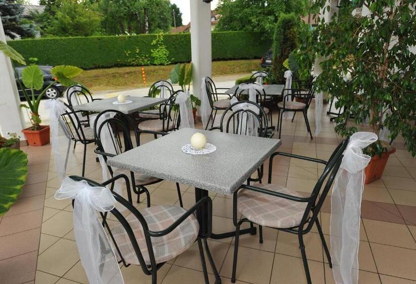 پانسیون Gostišče Guest House Stari Hrast