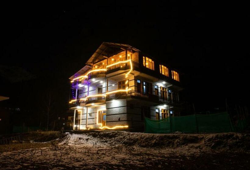 Bella View Hostel, Pulga