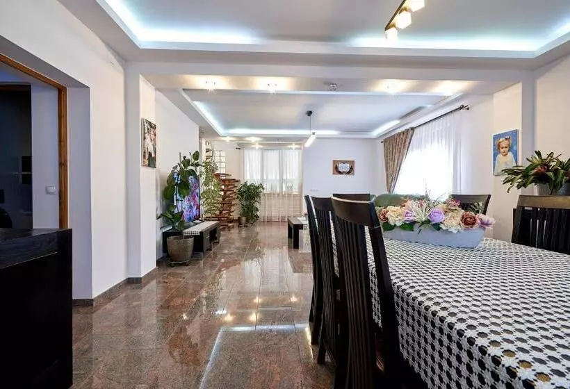 پانسیون Casa Cu Flori Moisei