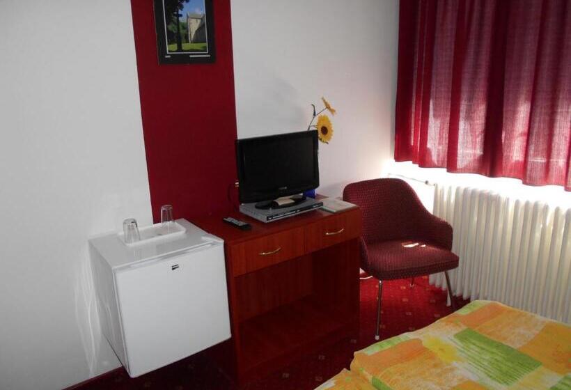 مبيت وإفطار Bélkő Panzió