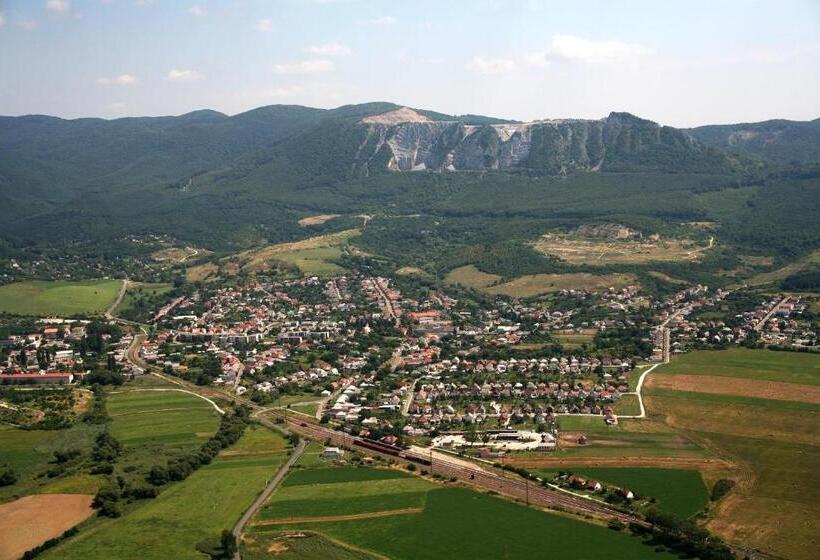 مبيت وإفطار Bélkő Panzió