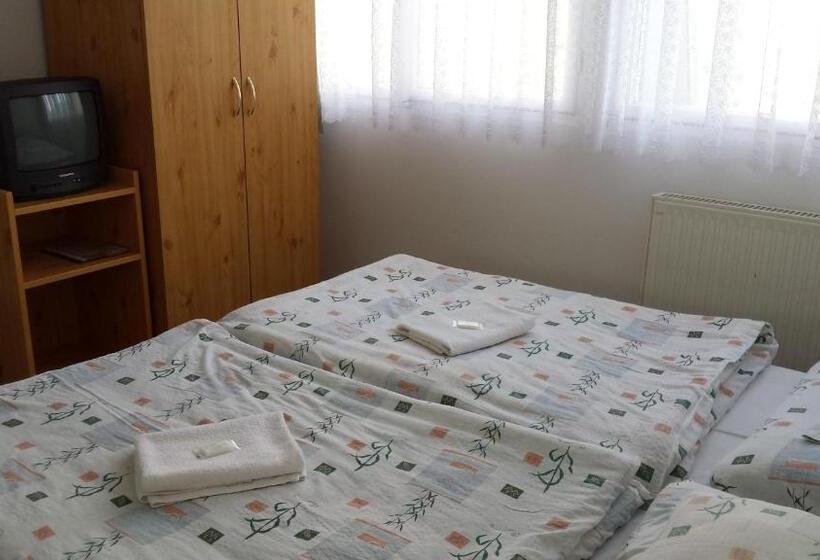 مبيت وإفطار Bélkő Panzió