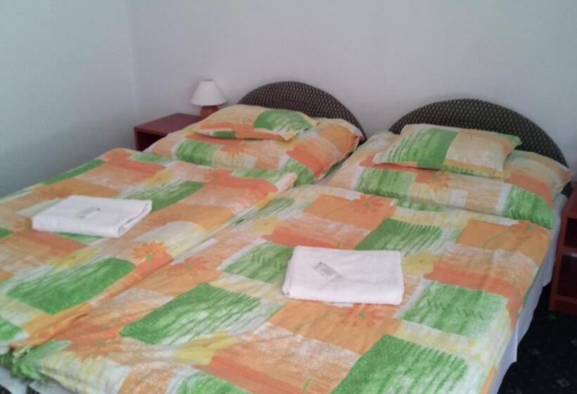 مبيت وإفطار Bélkő Panzió