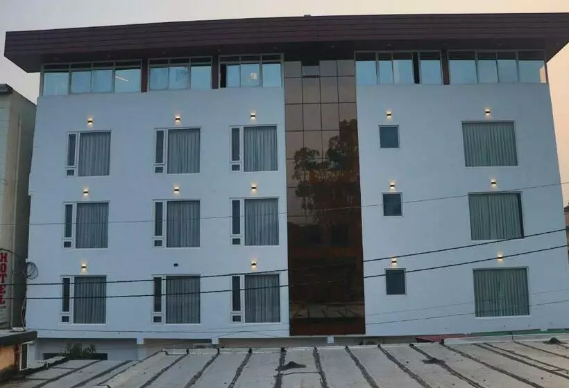 Green Hotel   Behind Parmarth Niketan