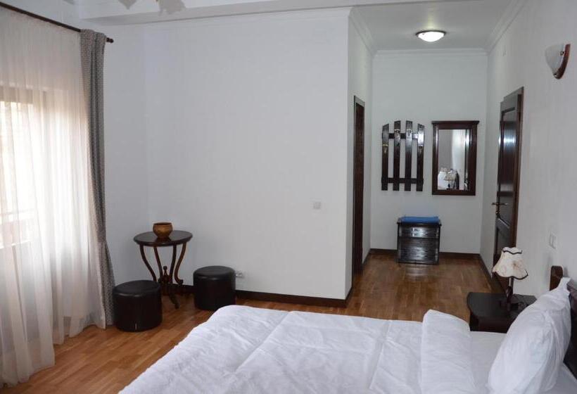 هتل Pensiunea Zana Muntilor