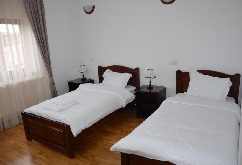 هتل Pensiunea Zana Muntilor