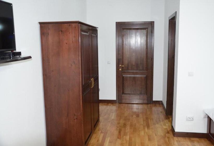 هتل Pensiunea Zana Muntilor