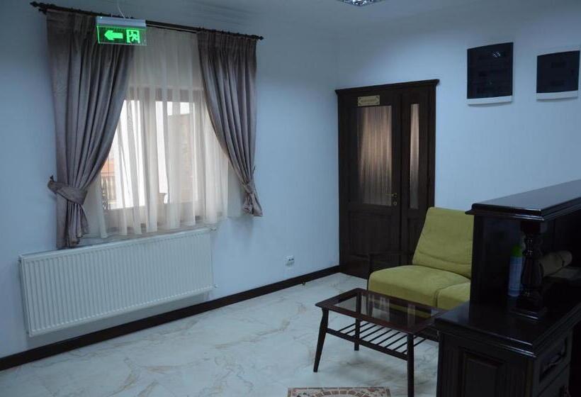 هتل Pensiunea Zana Muntilor