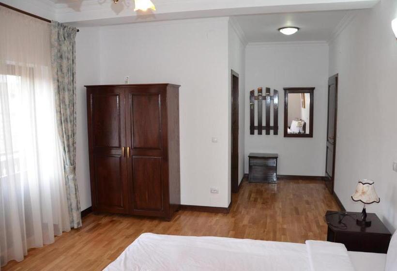 هتل Pensiunea Zana Muntilor