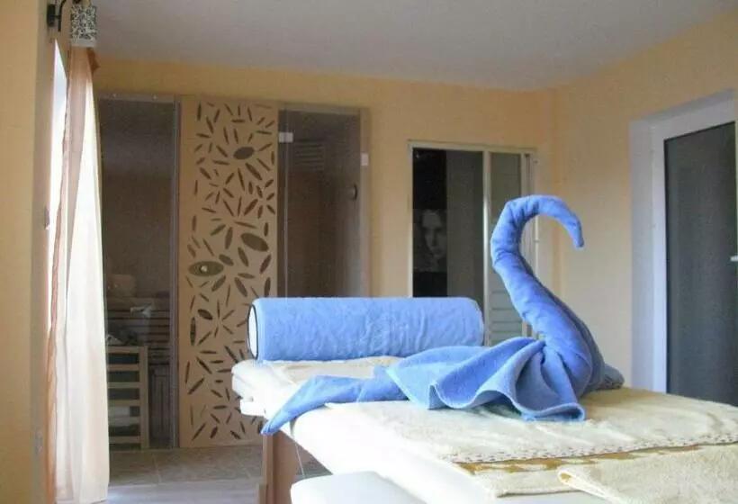 Majatalo Mira Guest House