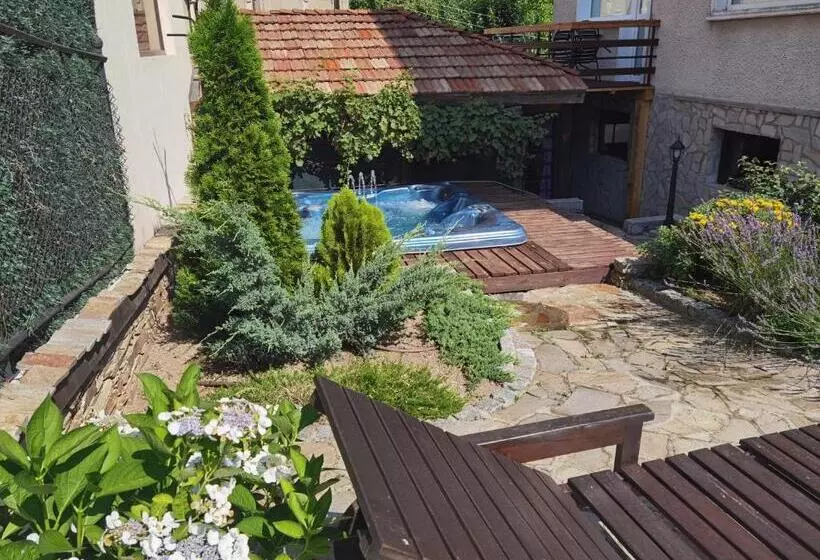 Majatalo Mira Guest House