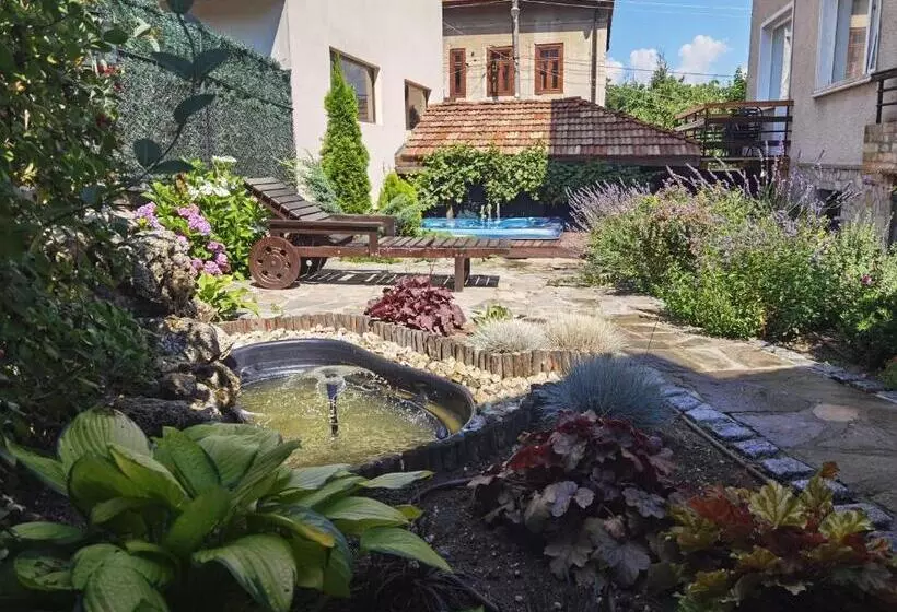 Majatalo Mira Guest House