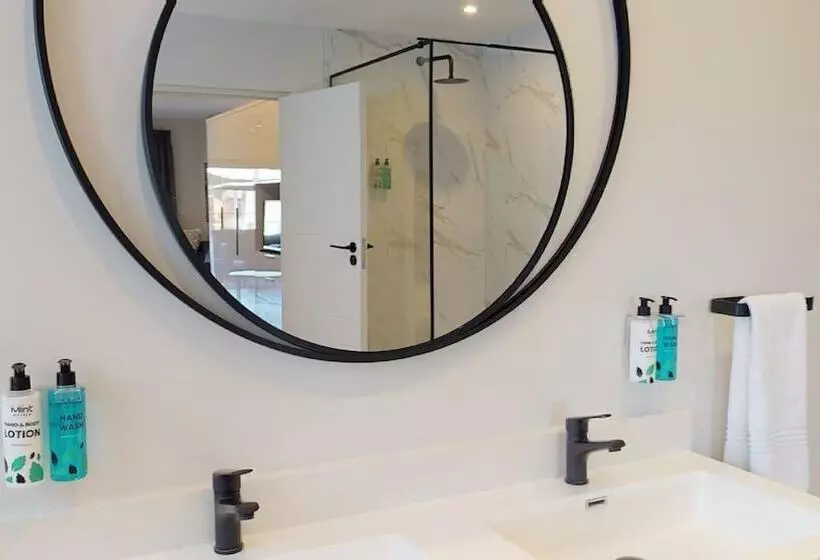 هتل Mint Apartments Greenside