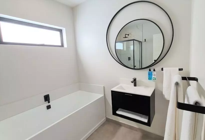 هتل Mint Apartments Greenside