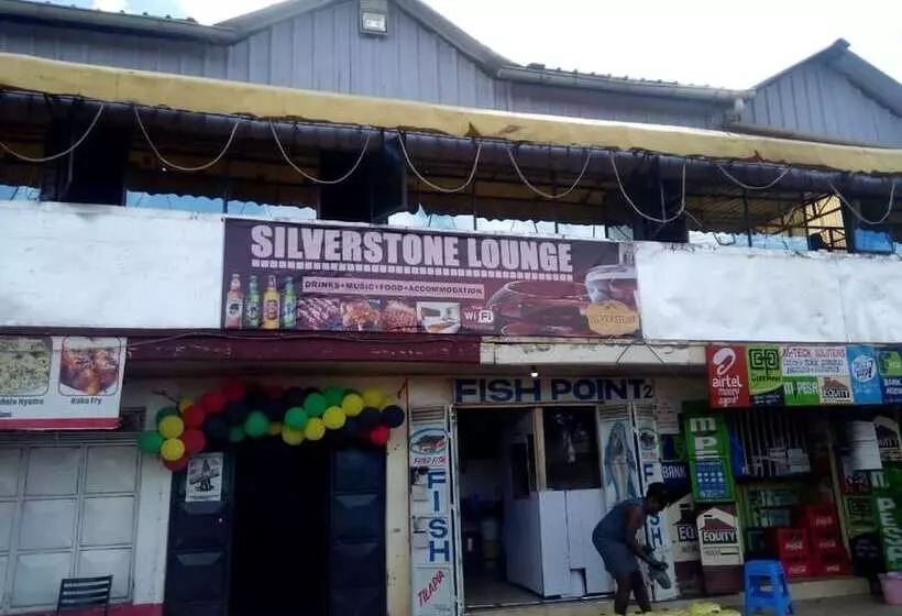 هتل Silverstone Park Bar & Guest House