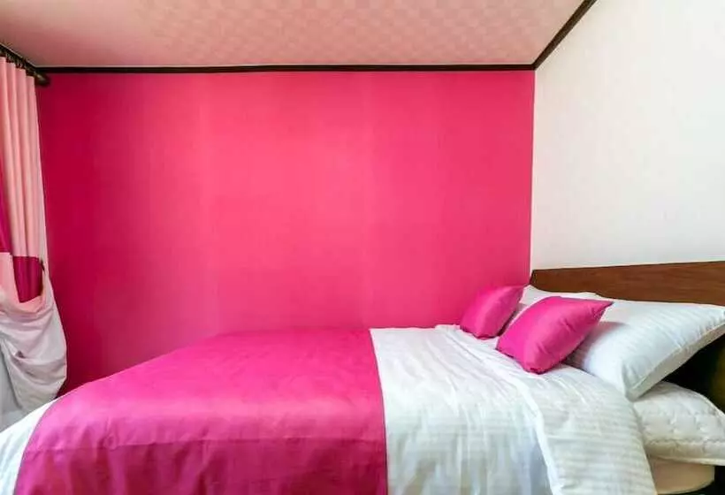 Hotelli Gatnaeum Pension