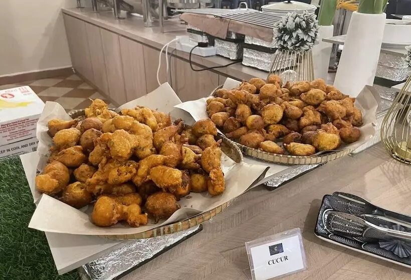 ホテル Putra Brasmana