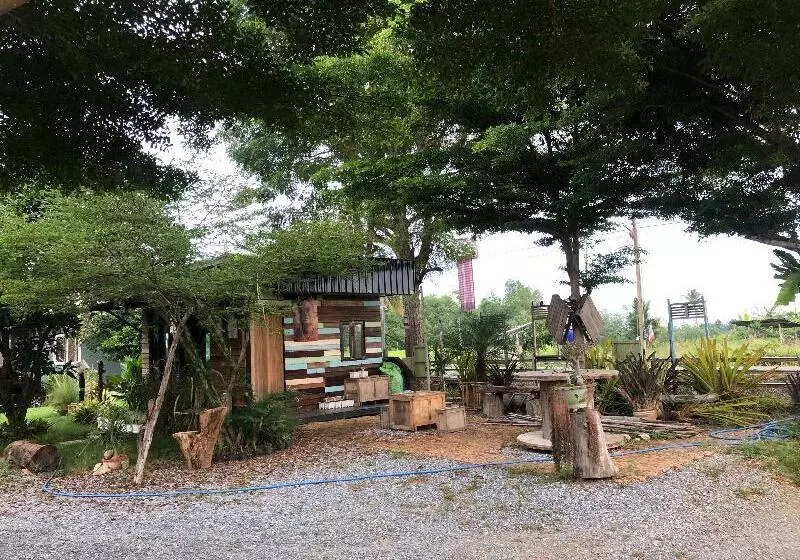 Hotelli Metha Country View Homestay Singburi